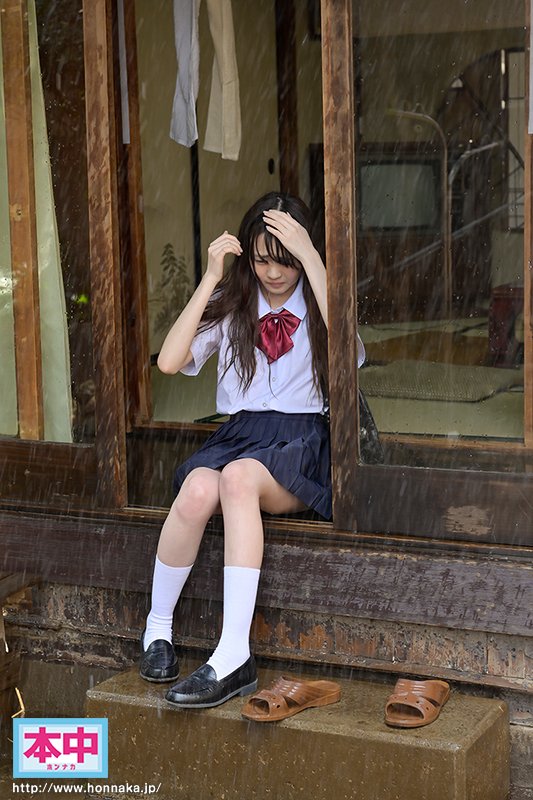 HND-695：暑假被大雨淋湿的表妹