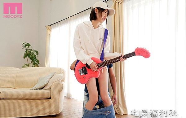 MIFD-062:玩音乐的女大生,超敏感美少女冈本真忧放下吉他来吹箫！