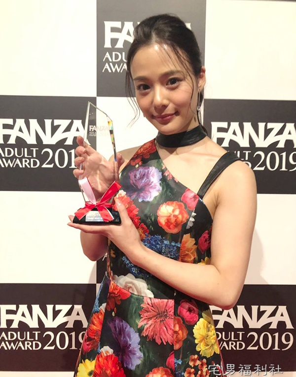 一年一度！FANZA成人赏结果发表，新科AV影后当场激动落泪啦！