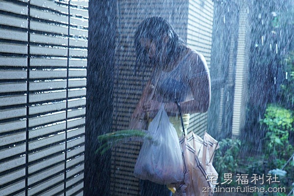 JUY-717:暴风雨的夜晚，搞上了主管的老婆，巨乳尤物佐山爱湿身性爱！