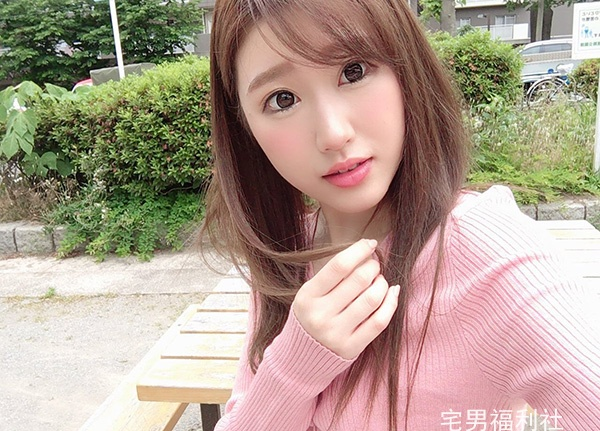大眼女优「美竹すず」高中就发育过剩3年内跳了4个罩杯变成超巨乳！